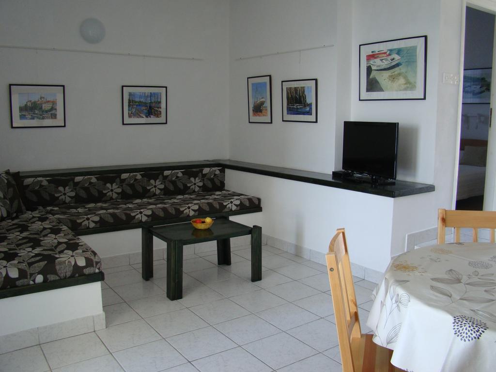 Apartments Sanda Murter Ruang foto
